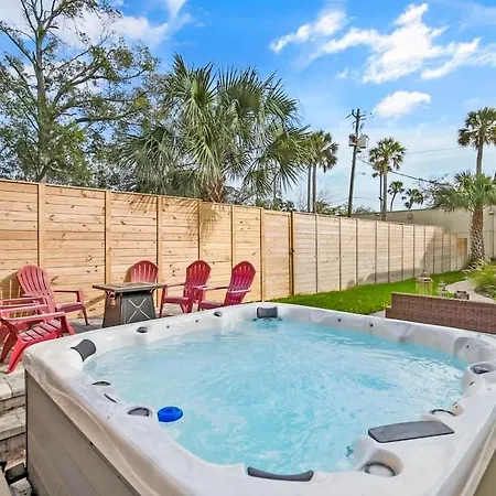 Remodeled Historic 1800S Carriage House, The Castle Garden, Colonial Modern Mansion Vila